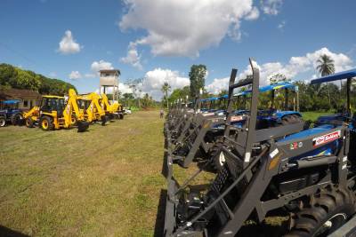 galeria: Governo beneficia 18 municípios com equipamentos agrícolas