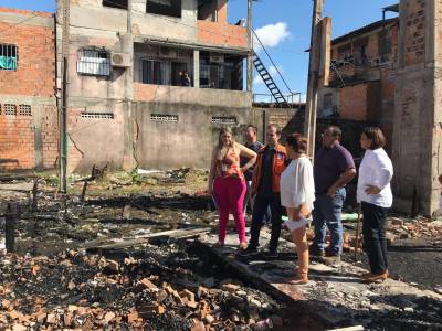 notícia: Residências atingidas por incêndio serão reconstruídas no Guamá