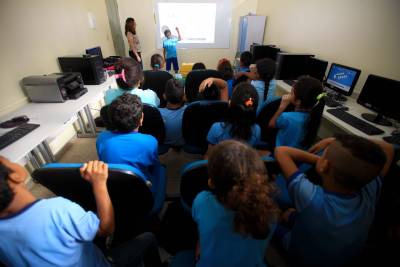 notícia: Governo investe R$ 3,5 bilhões na educação e melhora a qualidade do ensino
