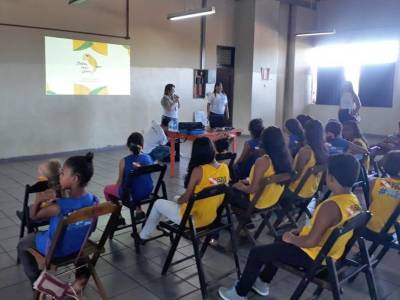galeria: Estudantes do Propaz nos Bairros conhecem o Projeto Ararajubas