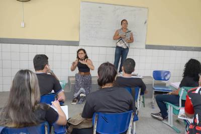galeria: Além de ser maioria na área da educação, mulheres também estão mais qualificadas