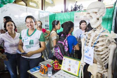 notícia: Universidade do Estado apresenta cursos em Feira Vocacional