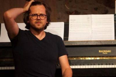 galeria: Pianista esloveno apresenta trabalho com técnicas vocais