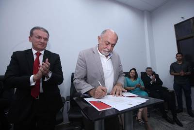 notícia: Jatene assina Projeto de Lei para estruturar quadro de servidores da Procuradoria Geral do Estado