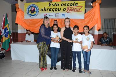 galeria: Programa de resistência às drogas forma 43 alunos
