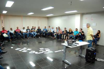 notícia: Técnicos participam de capacitação sobre regularização de unidades de produção