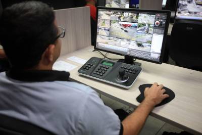 galeria: Canais 181 e 190 são essenciais para o combate ao crime, mas trotes ainda prejudicam o trabalho
