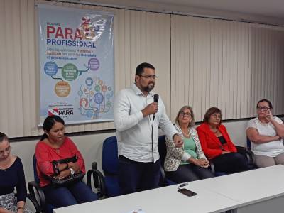 notícia: Encontro discute a oferta de cursos para qualificar a mão de obra na região Oeste