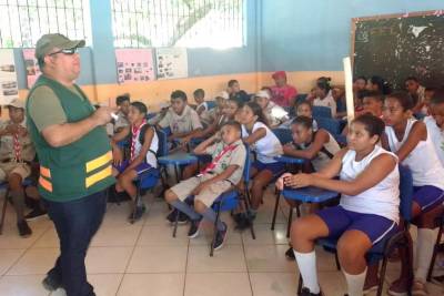 notícia: Estudantes, carroceiros e escoteiros participam das ações educativas do Detran