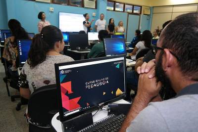 notícia: Curso de Pedagogia Bilíngue destaca educação inclusiva no ensino superior