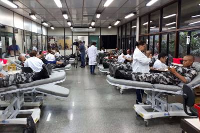 notícia: Militares e civis doam sangue para elevar número de coletas na capital paraense
