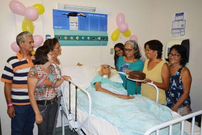 galeria: Aposentada comemora aniversario de 100 anos no Hospital Metropolitano