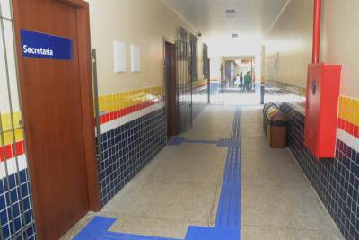 notícia: Governo do Estado entrega a moradores do 40 Horas escola reformada e ampliada