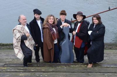 galeria: Grupo Português Toy Ensemble apresenta o espetáculo “Trilogia das Barcas” de Gil Vicente