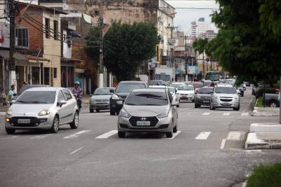 galeria: Veículos com os finais de placa 41, 51 e 61 são licenciados até amanhã