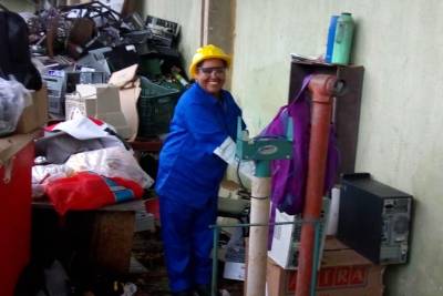 notícia: Governo entrega equipamentos de segurança para cooperativa de material reciclável
