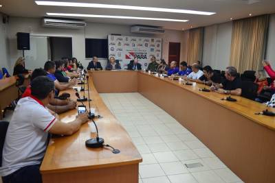notícia: Governo dialoga com representantes de sindicatos e associações de servidores