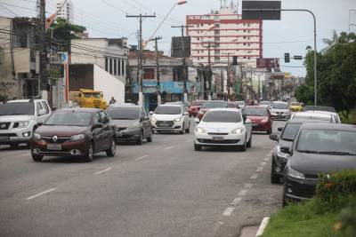 notícia: Veículos com final de placa 43, 53 e 63 devem ser licenciados até esta sexta-feira
