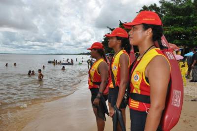 galeria: Corpo de Bombeiros registra movimentação tranquila nas praias