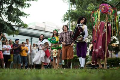 galeria: Teatro Margarida Schivasappa recebe o espetáculo “Pássaro”