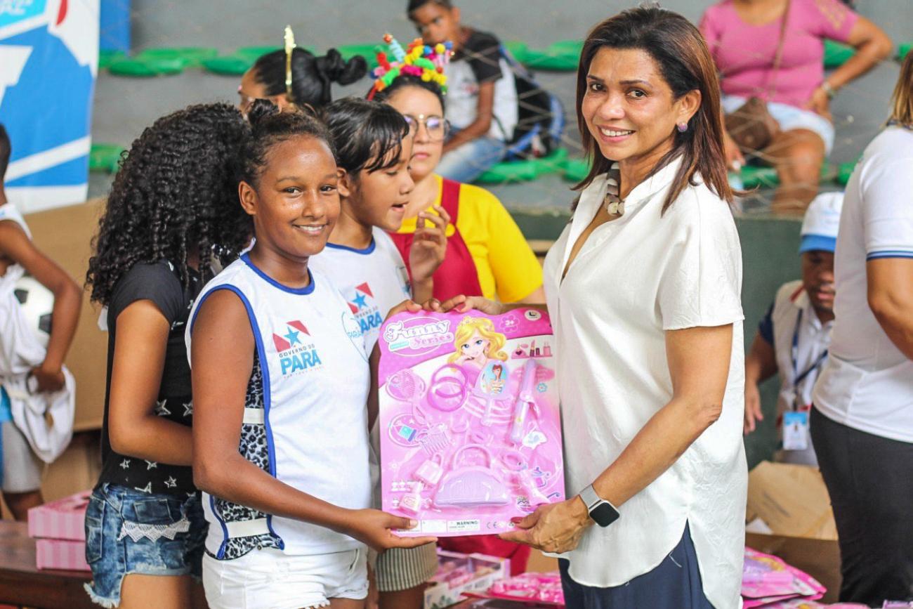 Primeiro dia de Torneio de Xadrez reúne crianças e jovens de