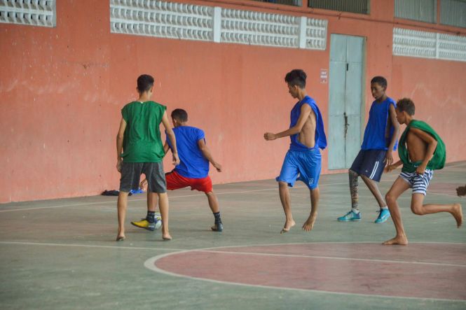 Quase 200 crianças e jovens de 15 escolas dos bairros do Benguí e Cabanagem, participam do Torneio da Juventude, no Estádio Olímpico do Pará, o Mangueirão, em Belém, que encerra nesta sexta-feira (26), finalizando a programação de aniversário dos 20 anos de criação da Secretaria de Estado de Esporte e Lazer (Seel), a serem completados no próximo dia 28.

FOTO: ASCOM / SEEL
DATA: 25.04.2019
BELÉM - PARÁ <div class='credito_fotos'>Foto: ASCOM / SEEL   |   <a href='/midias/2019/originais/00d58620-8f3e-49fb-8997-254ea0887bec.jpg' download><i class='fa-solid fa-download'></i> Download</a></div>
