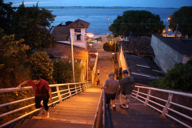 Localizado na região oeste do Pará, o município de Santarém é o primeiro a receber a programação do programa Governo Por Todo o Pará, estratégia de interiorização que objetiva aproximar a gestão estadual da população de todo o Estado. As ações começam já no próximo dia 20 de março, quando o governador Helder Barbalho faz, às 10h, o lançamento oficial da ação em cerimônia no auditório do campus Tapajós da Universidade Federal do Oeste do Pará (Ufopa).



FOTO: RODOLFO OLIVEIRA / ARQUIVO AG. PARÁ
DATA: 19.03.2019
SANTARÉM - PARÁ <div class='credito_fotos'>Foto: Rodolfo Oliveira/Ag. Pará   |   <a href='/midias/2019/originais/0278858a-35bc-467f-9897-955f0b691a04.jpg' download><i class='fa-solid fa-download'></i> Download</a></div>