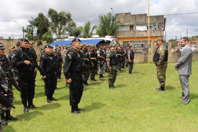 Duas pessoas foram presas, uma foi morta em confronto com a polícia e outra já está identificada, por suspeita de participação na morte de dois policiais militares, na manhã desta quinta-feira (16). As informações foram divulgadas pela Secretaria de Estado de Segurança Pública e Defesa Social do Pará (Segup) durante coletiva de imprensa realizada na Unidade Integrada de Polícia (UIP) do Tenoné.

FOTO: ASCOM SEGUP
DATA: 16.05.2019
BELÉM - PARÁ <div class='credito_fotos'>Foto: ASCOM / SEGUP   |   <a href='/midias/2019/originais/028ba55d-3370-43ad-b0ee-4dcd4b22412c.jpg' download><i class='fa-solid fa-download'></i> Download</a></div>
