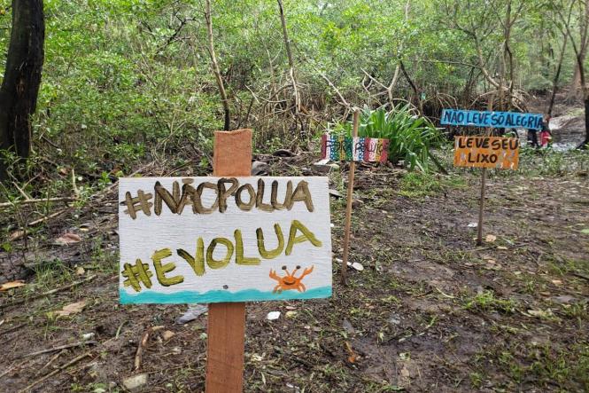 O Carnaval, ao contrário do que muitos pensam, é também um palco para ressaltar assuntos que merecem destaque durante o ano inteiro. Na cidade de Curuçá, localizada no nordeste paraense, a valorização do mangue para a economia local, que serve de hábitat para crustáceos, como o caranguejo e a importância da vegetação para a natureza são destaques no bloco “Pretinhos do mangue” que reúne a cada carnaval um número maior de brincantes que passam a se conscientizar de que o carnaval além de alegria, festas e danças é também preservação. O bloco “Pretinhos do Mangue” desfila pelas ruas do centro de Curuçá, sempre aos domingos e na terça-feira gorda de carnaval.

FOTO: ASCOM / SEGUP
DATA: 06.03.2019
CURUÇA - PA <div class='credito_fotos'>Foto: ASCOM / SEGUP   |   <a href='/midias/2019/originais/052ac587-a52b-4396-b97d-58e4cfd74dfd.jpg' download><i class='fa-solid fa-download'></i> Download</a></div>