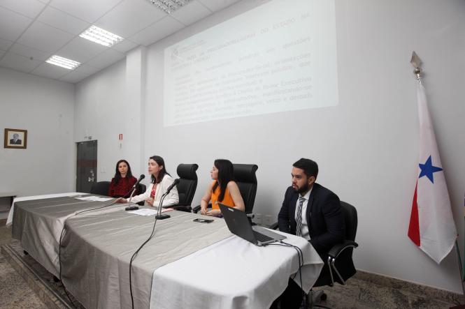 A Procuradoria Geral do Estado do Pará promoveu, na manhã desta sexta (25), uma reunião de integração com as unidades de consultoria jurídica da administração pública estadual. O evento ocorreu no auditório Edgar Olyntho Contente, na sede da PGE, e contou com a presença de procuradores do Estado, autárquicos e fundacionais; consultores jurídicos e advogados comissionados.

FOTO: WAGNER SANTANA / AG. PARÁ
DATA: 25.01.2019
BELÉM - PARÁ <div class='credito_fotos'>Foto: Wagner Santana / Ag. Pará   |   <a href='/midias/2019/originais/058349a5-4361-4733-825d-216e5ef038e8.jpg' download><i class='fa-solid fa-download'></i> Download</a></div>