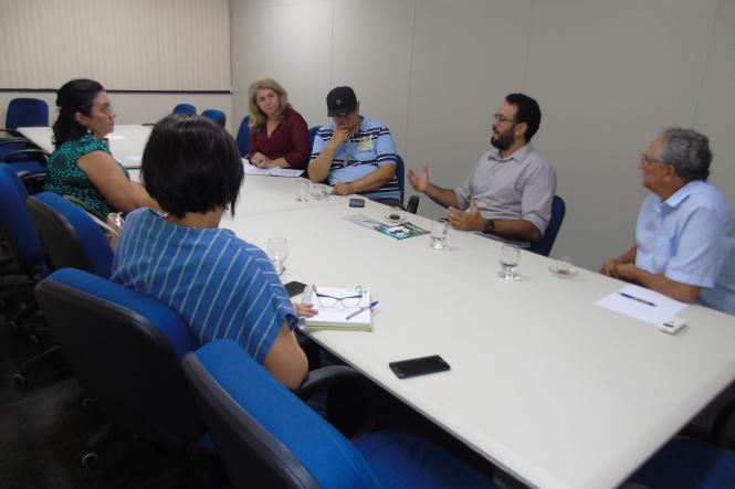 São aproximadamente 1.500 peças, de etnias da região amazônica e Mato Grosso, entre instrumentos musicais, artefatos de madeira, trançados de palha, cordões e peças feitas de cerâmica. O Acervo foi levado há quase 18 anos, do Centro de Valorização da Sabedoria Indigena,” Museu do Índio”, que funcionava na vila de Alter do Chão, por conta de uma determinação da justiça e de um litígio conjugal entre os antigos proprietários, o norte-americano Davi Richarson, já falecido e a ex-mulher dele ,uma indígena da região.

FOTO: RONILMA SANTOS / ASCOM - CRGSP <div class='credito_fotos'>Foto: Ronilma Santos / Ascom CRGSP   |   <a href='/midias/2019/originais/05ae5122-bb78-4509-b945-3ca35ef633d4.jpg' download><i class='fa-solid fa-download'></i> Download</a></div>