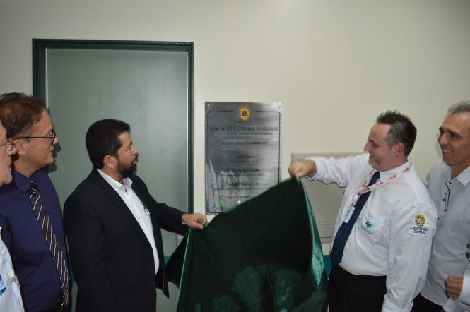 Hospital Regional de Santarém inaugura primeiro Centro de Estudos e Pesquisas da Amazônia
Na foto : Neurocirurgião Erik Jennings

FOTO: DIVULGAÇÃO
DATA: 14.02.2019
SANTARÉM - PARÁ <div class='credito_fotos'>Foto: Divulgação   |   <a href='/midias/2019/originais/06209f3e-f786-430c-ab9d-cc2c4d6e79ea.jpg' download><i class='fa-solid fa-download'></i> Download</a></div>