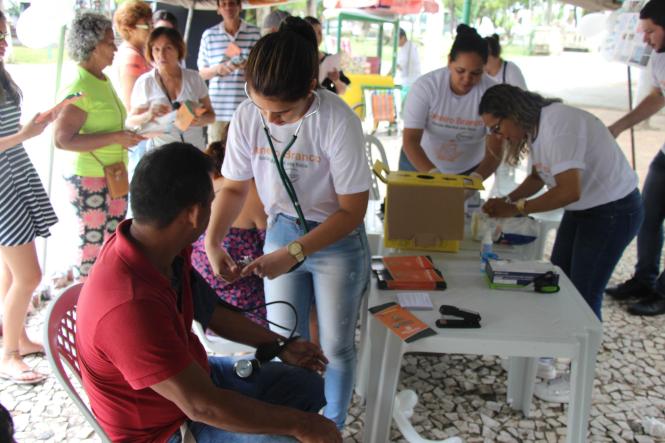Cuidar da saúde mental ainda é um desafio para um País que é o campeão de casos de depressão na América Latina, de acordo com dados da Organização Mundial de Saúde (OMS). Por isso, em 2014, foi iniciada a campanha “Janeiro Branco” que se dedica a colocar o tema em evidência nacionalmente e alertar as pessoas para a importância de cuidar da saúde mental. Em Belém, os Hospitais Público Estadual Galileu, Oncológico Infantil e Metropolitano de Urgência e Emergência se uniram para realizar uma programação especial sobre o tema na praça Batista Campos, no dia 26/1.

FOTO: DIVULGAÇÃO / 
DATA: 30.01.2019
BELÉM - PARÁ <div class='credito_fotos'>Foto: Divulgação   |   <a href='/midias/2019/originais/070fdb80-fc9d-410a-90af-9662aab29b02.jpg' download><i class='fa-solid fa-download'></i> Download</a></div>