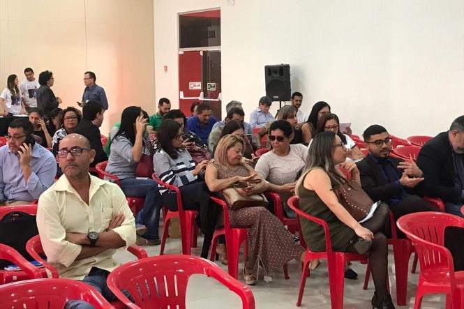 A audiência pública do Plano Plurianual (PPA) 2020-2023 e da Lei Orçamentária Anual (LOA) 2020 realizada pela Secretaria de Estado de Planejamento (Seplan), na manhã desta terça-feira (28), no município de Altamira, contou com a participação ativa da população que vive na Região Xingu. A oitiva teve como objetivo ouvir diretamente de quem mora na região quais são as principais demandas a serem atendidas para que se alcance o desenvolvimento do Pará.

FOTO: BRENDA MARADEI / DIVULGAÇÃO
DATA: 28.05.2019
ALTAMIRA - PARÁ <div class='credito_fotos'>Foto: BRENDA MARADEI / DIVULGAÇÃO   |   <a href='/midias/2019/originais/075995a6-a322-4e18-bcb0-2cf54f42ad4b.jpg' download><i class='fa-solid fa-download'></i> Download</a></div>