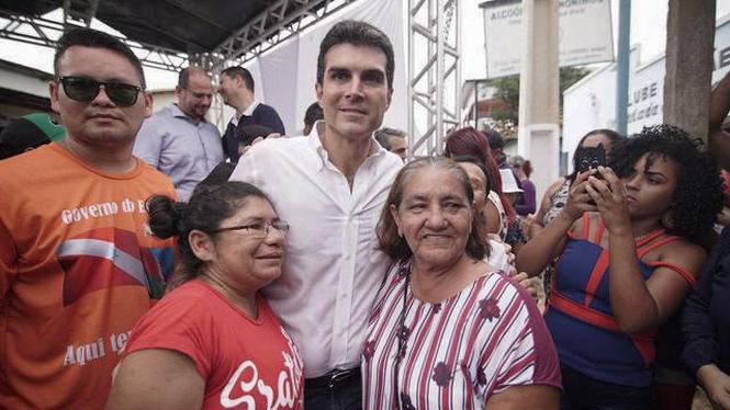O governador Helder Barbalho e o vice-governador, Lúcio Vale, inauguraram neste sábado (23) a segunda agência do Banco do Estado do Pará (Banpará) em 80 dias de governo, dessa vez no município de Porto de Moz, no oeste paraense. 

FOTO: MARCO SANTOS / AG. PARÁ
DATA: 23.03.3029
PORTO DE MOZ - PARÁ <div class='credito_fotos'>Foto: Marco Santos / Ag. Pará   |   <a href='/midias/2019/originais/07b66087-4cd0-45dd-92d8-88ca087138cd.jpg' download><i class='fa-solid fa-download'></i> Download</a></div>