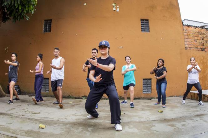 Aulas de Tai Chi Chuan, ministradas pela professora chinesa voluntária, Yang Xiaolei, na sede do Instituto Confúcio, em parceria com a Uepa, em Belém.

FOTO: NAILANA THIELY
DATA: 22.03.2019
BELÉM-PARÁ <div class='credito_fotos'>Foto: Nailana Thiely / Ascom Uepa   |   <a href='/midias/2019/originais/082a754d-924c-4059-a031-4d69d416fc4e.jpg' download><i class='fa-solid fa-download'></i> Download</a></div>