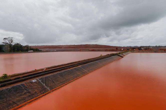 Equipes da Secretaria de Meio Ambiente e Sustentabilidade (Semas) vistoriaram, em Barcarena, a refinaria Alunorte - Alumina Norte do Brasil S.A, nesta sexta-feira (5). A visita técnica foi em caráter extraordinário após a forte chuva de ontem no município.

FOTO: FERNANDO ARAÚJO / AGÊNCIA PARÁ
DATA: 05.04.20189
BARCARENA - PARÁ <div class='credito_fotos'>Foto: Fernando Araújo/Ag. Pará   |   <a href='/midias/2019/originais/09541666-9df1-459b-ba54-f303e06e6c7f.jpg' download><i class='fa-solid fa-download'></i> Download</a></div>