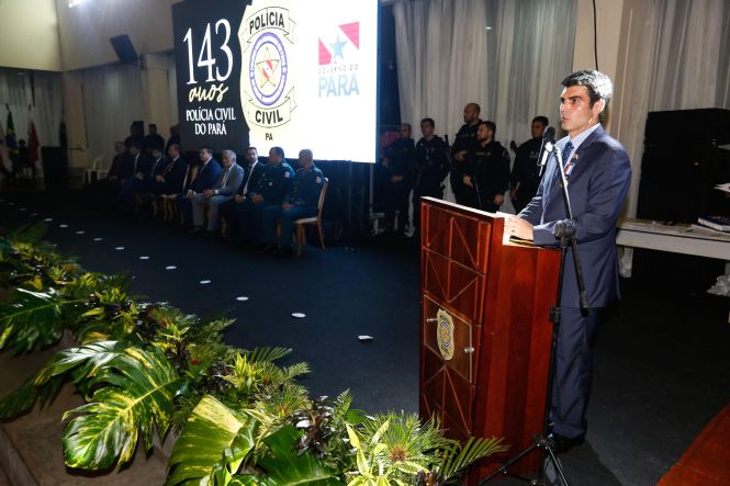 A exemplo do que vai acontecer com a Polícia Militar, que abrirá sete mil novas vagas por concurso público, a Polícia Civil do Pará tambem terá seu concurso para novos servidores ainda este ano. A informação foi dada pelo governador do Estado, Helder Barbalho, na noite desta quarta-feira (24), durante cerimônia que celebrou os 143 anos da Polícia Civil no Estado, cujo aniversário transcorreu no último domingo (21).

FOTO: MARCELO SEABRA / AGÊNCIA PARÁ
DATA: 25.04.2019
BELÉM - PARÁ <div class='credito_fotos'>Foto: Marcelo Seabra / Ag. Pará   |   <a href='/midias/2019/originais/09860b84-59bb-4086-8eaa-0b95442fcef3.jpg' download><i class='fa-solid fa-download'></i> Download</a></div>