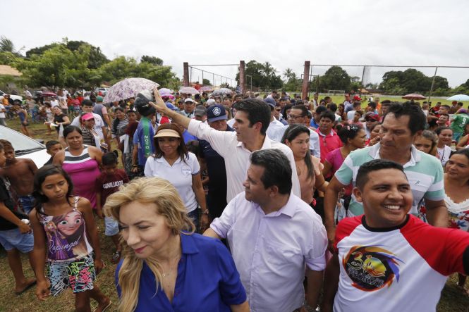 O município de São João de Pirabas, localizado na região do salgado, completou nesta sexta-feira (10), 31 anos. Durante todo o dia a programação foi diversificada, com torneios esportivos, brincadeiras e Ação de Cidadania com inúmeros benefícios a população. A ação que ocorre desde sábado (04), é uma realização do Governo do Estado, através da Secretaria de Estado de Articulação da Cidadania (SEAC), Fundação Parápaz, Secretaria de Estado de Saúde e demais órgãos.

FOTO: MARCELO SEABRA / AGÊNCIA PARÁ
DATA: 10.05.2019
PIRABAS - PARÁ <div class='credito_fotos'>Foto: Marcelo Seabra / Ag. Pará   |   <a href='/midias/2019/originais/0b1f9542-ada6-4bff-8e57-4a1f58f0024d.jpg' download><i class='fa-solid fa-download'></i> Download</a></div>