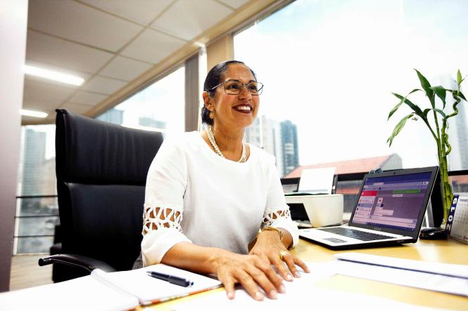 O carnaval de Belém vai atravessar a avenida e chegar também na telinha. Depois de 9 anos, a Cultura - Rede de Comunicação retoma a transmissão ao vivo, só que agora de forma integrada e com o sinal digital, dos desfiles das escolas de samba do Grupo Especial de Belém, neste sábado, dia 23 de fevereiro, na Aldeia Amazônica David Miguel. Quem por acaso não puder ver de pertinho, pode preparar a pipoca, reunir os amigos e se preparar para acompanhar todos os detalhes, seja pela TV, pelo YouTube ou pelas redes sociais. Serão 7 câmeras, 5 produtores de pista, 3 repórteres no meio do público - fazendo até vídeo-selfie - e da folia em meio a uma equipe de 50 pessoas que promete mostrar toda a beleza, emoção e grandeza do Carnaval paraense. A programação terá início às 19h e só sai do ar depois que a última escola fechar o desfile, por volta das 6h do domingo, 24.

 FOTO: MAYCON NUNES / AGÊNCIA PARÁ
DATA: 19.02.2019
BELÉM - PA <div class='credito_fotos'>Foto: Maycon Nunes / Ag. Pará   |   <a href='/midias/2019/originais/0b1fe568-fb8c-401a-925e-b541be30bf4b.jpg' download><i class='fa-solid fa-download'></i> Download</a></div>