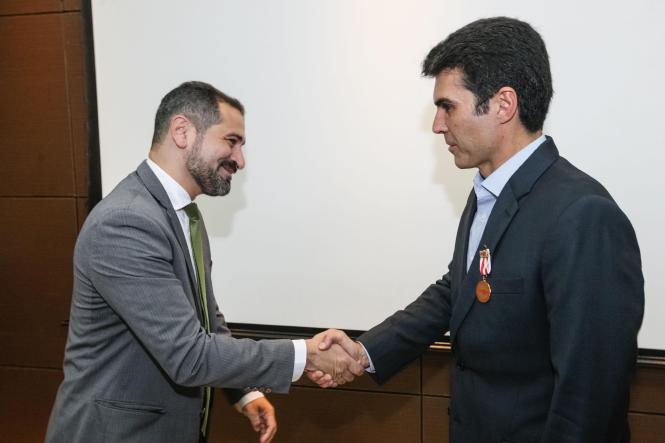 Foram empossados, nesta quinta-feira (21), no plenário da Secretaria de Estado de Segurança Pública e Defesa Social do Pará (Segup), os membros e presidente do Conselho Estadual de Segurança Pública (Consep) dando início ao trabalho do colegiado para o biênio 2019/2020. O governador do estado, Helder Barbalho, foi homenageado durante a sessão especial, por priorizar em sua gestão as questões de segurança e cidadania. Essa foi a primeira vez que um chefe de estado se fez presente em uma reunião do conselho.

FOTO: WAGNER SANTANA / AGÊNCIA PARÁ
DATA: 21.02.2019
BELÉM - PA <div class='credito_fotos'>Foto: Wagner Santana / Ag. Pará   |   <a href='/midias/2019/originais/0b63cc1c-b41c-4b8d-a262-282ead9f173e.jpg' download><i class='fa-solid fa-download'></i> Download</a></div>