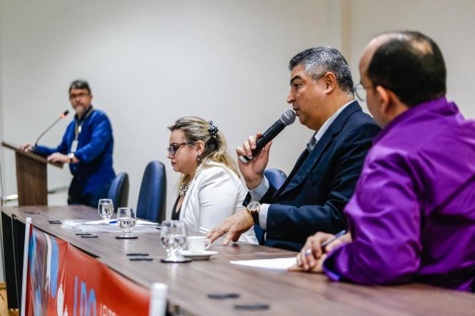 As premissas e metas fiscais que deverão ser estabelecidas pela Lei de Diretrizes Orçamentárias (LDO) 2020 foram discutidas, na manhã desta terça-feira (16), durante audiência pública realizada pela Secretaria de Estado de Planejamento (Seplan). A oitiva, realizada no auditório do Instituto de Gestão Previdenciária do Estado do Pará (Igeprev), reuniu quase 160 pessoas. Na ocasião, o público pode apresentar sugestões e fazer questionamentos relacionados ao projeto de lei.

FOTO: MAYCON NUNES / AGÊNCIA PARÁ
DATA: 16.04.2019
BELÉM - PARÁ <div class='credito_fotos'>Foto: Maycon Nunes / Ag. Pará   |   <a href='/midias/2019/originais/0b960e69-63e1-47a7-aa81-2cf4e01cde2b.jpg' download><i class='fa-solid fa-download'></i> Download</a></div>