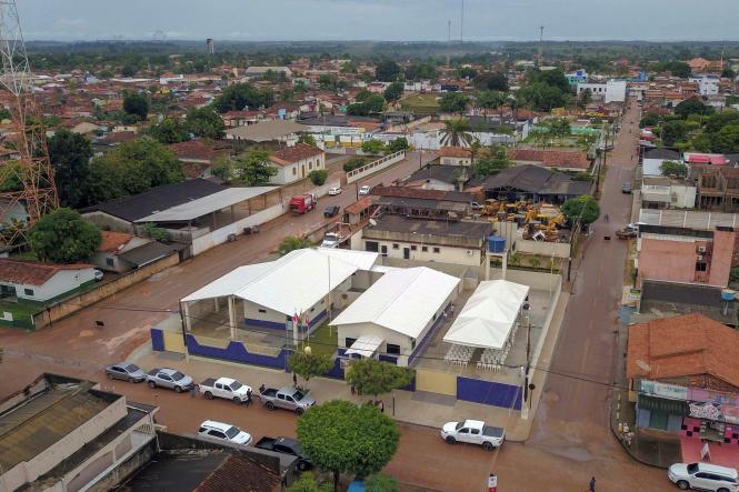 O governador do Estado, Helder Barbalho, entregou neste sábado (2), a nova delegacia do município de Jacundá e um posto de identificação no município do sudeste do Pará. O espaço passou por uma reforma completa, que foi realizada com recursos do Fundo de Investimento em Segurança Pública (FISP), com custo total de R$ 987.633,15.

FOTO: MARCO SANTOS/AG. PARÁ
DATA: 31.01.2019
JACUNDÁ - PARÁ <div class='credito_fotos'>Foto: Marco Santos / Ag. Pará   |   <a href='/midias/2019/originais/0bc7e889-087b-420c-a679-ed2f979158aa.jpg' download><i class='fa-solid fa-download'></i> Download</a></div>