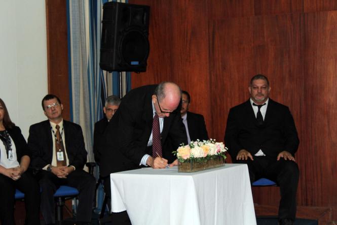 A sessão solene de posse dos membros do Conselho Superior de Administração Tributária, Consat, foi realizada hoje (6/02) no auditório da Secretaria da Fazenda, Sefa.
Criado no âmbito da Lei Orgânica da Administração Tributária do Estado do Pará (Loat), o Consat é uma das instâncias responsáveis pelas funções institucionais da Administração Tributária do Pará, e materializa a gestão compartilhada da administração tributária.

FOTO: ASCOM SEFA
DATA: 06.02.2019
BELÉM - PARÁ <div class='credito_fotos'>Foto: Ascom Sefa   |   <a href='/midias/2019/originais/0c7be87a-a087-4d25-a3d0-c8fd56bb48a7.jpg' download><i class='fa-solid fa-download'></i> Download</a></div>