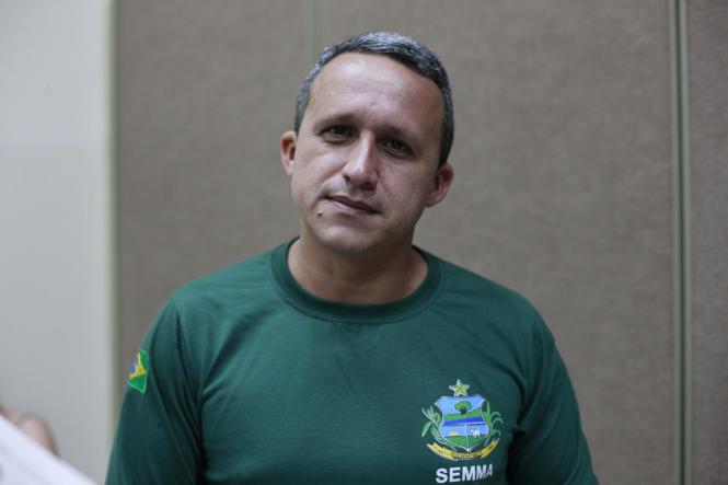 Representantes de pelo menos sete municípios da região sudeste do Pará puderam esclarecer dúvidas sobre licenciamento e fiscalização ambiental na manhã desta quarta-feira (3), durante reunião no Centro Regional de Governo, em Marabá. A ação fez parte da programação do Governo Por Todo Pará, e contou com a participação de representantes da Secretaria de Estado de Meio Ambiente e Sustentabilidade (Semas), Instituto de Desenvolvimento Florestal e da Biodiversidade do Pará (Ideflor-BIO) e Instituto de Terras do Pará (Iterpa).

FOTO MAYCON NUNES / AGENCIA PARA
DATA 03.04.2019
MARABA - PARA
 <div class='credito_fotos'>Foto: Maycon Nunes / Ag. Pará   |   <a href='/midias/2019/originais/0d5812ad-1231-412e-b6cb-57cf1c535929.jpg' download><i class='fa-solid fa-download'></i> Download</a></div>