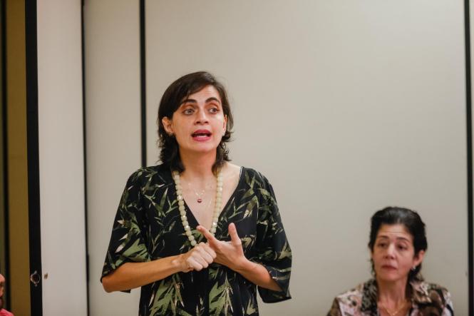 Desde a última segunda-feira (15), a Secretaria de Estado de Planejamento (Seplan) ouve técnicos e gestores dos órgãos da administração estadual, direta e indireta, visando à elaboração do Plano Plurianual (PPA) do período 2020-2023. Os encontros fazem parte das Oficinas Regionalizadas Temáticas, que discutem os principais investimentos e ações destinados ao desenvolvimento de todas as 12 regiões de Integração do Pará. Nesta quarta-feira (17) foram apresentados os cenários socioeconômicos e ambientais, além de avaliadas as possíveis melhorias, para as regiões de Integração (RI) Guamá e Guajará, que juntas integram 20 municípios paraenses.
Na foto Brenda Maradei.

FOTO: MAYCON NUNES / AGÊNCIA PARÁ
DATA: 17.04.2019
BELÉM - PARÁ <div class='credito_fotos'>Foto: Maycon Nunes / Ag. Pará   |   <a href='/midias/2019/originais/0d85a0d5-f550-493d-bf7b-89575fe7c003.jpg' download><i class='fa-solid fa-download'></i> Download</a></div>