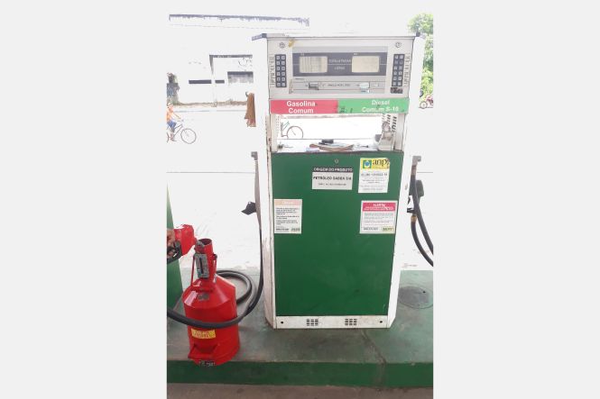 Agentes de fiscalização do Procon do Pará e da Agência Nacional de Petróleo (ANP) estiveram, na quarta-feira (17), em posto de gasolina localizado na Avenida Mário Covas, que possivelmente estaria comercializando combustível adulterado. A operação ocorreu após um consumidor divulgar, nas redes sociais, um vídeo afirmando que o combustível que havia comprado no local estaria adulterado.

FOTO: DIVULGAÇÃO
DATA: 18.04.2019
BELÉM  - PARÁ <div class='credito_fotos'>Foto: Divulgação   |   <a href='/midias/2019/originais/0da703e9-77a9-4b3c-ae23-df79fd545084.jpg' download><i class='fa-solid fa-download'></i> Download</a></div>