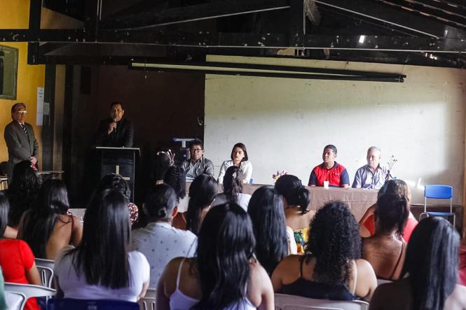 Um grupo de 80 internos do Centro de Recuperação Feminino e da Central de Triagem Metropolitana II de Ananindeua participaram, na manhã desta quarta-feira (17), da certificação do curso de Operador de Computador, promovido pelo Serviço Nacional de Aprendizagem Industrial (Senai), em parceria com a Superintendência do Sistema Penitenciário do Estado (Susipe).

FOTO: ASCOM / SUSIPE
DATA: 17.04.2019
BELÉM -PARÁ <div class='credito_fotos'>Foto: ASCOM / SUSIPE   |   <a href='/midias/2019/originais/0dde6f96-894c-467b-bf7d-5797ebdbc4cf.jpg' download><i class='fa-solid fa-download'></i> Download</a></div>