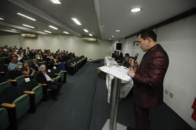 Belém,Pará,Brasil.Cerimonia de encerramento dos Programas Residencia Medica do hopital OFuir Loyola 
Na Foto:José Roberto Lobato de souza Diretor geral do Hodpital Ofhir loyola
09/02/2019.
Fotos FErnando Araújo/Agencia Pará
DATA: 09.02.2019
BELÉM - PARÁ <div class='credito_fotos'>Foto: Fernando Araújo / agência Pará   |   <a href='/midias/2019/originais/0e326469-79b0-43fc-860a-c3726abff9f6.jpg' download><i class='fa-solid fa-download'></i> Download</a></div>