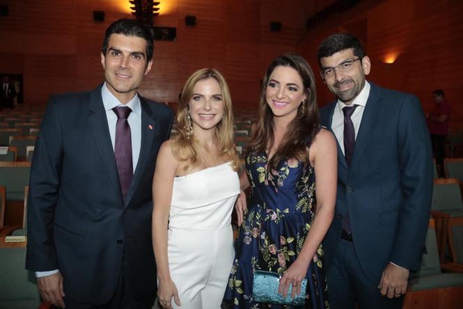 Durante a próxima missão do Programa Governo por Todo o Pará, que percorre Marabá e região entre os dias 2 e 5 de abril, será publicado o decreto permitindo a isenção de ICMS em 17% para a operação de ferro-gusa. A medida, que deve promover a abertura de 7 a 10 mil empregos imediatos, foi anunciada por Helder Barbalho durante o lançamento da 9ª edição do Anuário do Pará, na noite desta segunda-feira, 25, no teatro Maria Sylvia Nunes da Estação das Docas. 

FOTO: RICARDO AMANAJÁS / AGÊNCIA PARÁ
DATA: 26.03.2019
BELÉM - PARÁ <div class='credito_fotos'>Foto: Ricardo Amanajás / Ag. Pará   |   <a href='/midias/2019/originais/0ea14d9a-9396-451f-9a6e-4b0c086f4c5d.jpg' download><i class='fa-solid fa-download'></i> Download</a></div>